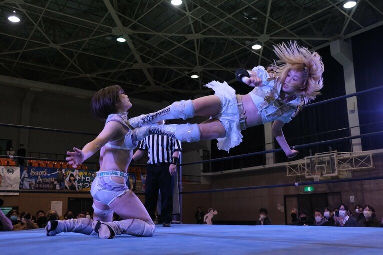 「可憐ですねぇ」人気女子レスラー・安納サオリに観客もウットリ…初の凱旋大会に滋賀が沸いた日「“絶対不屈彼女”は泣かないんです」(89)