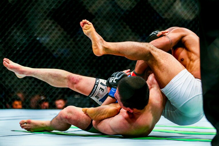 デメトリアス・ジョンソンが堀口恭司に腕十字を極める瞬間　©Susumu Nagao