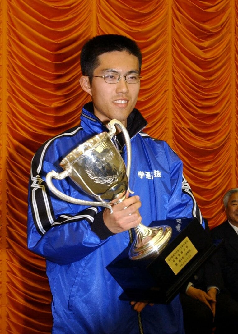 5区で9人抜きの区間賞に輝き、日本学連選抜に流れをもたらした鐘ヶ江幸治。大会後には金栗四三杯を授与された　©Sankei Shimbun