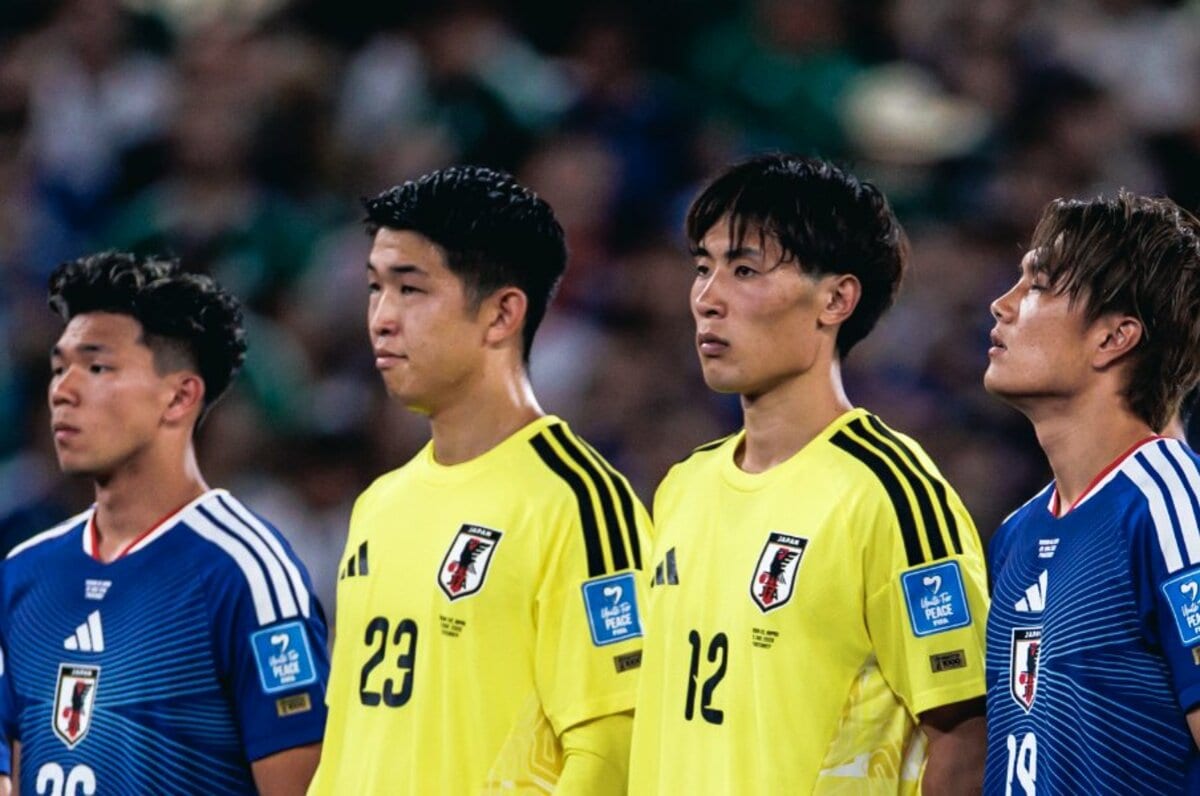 水を片手に一目散に鈴木彩艶のもとへ」W杯テレビに映らなかった“控えGK