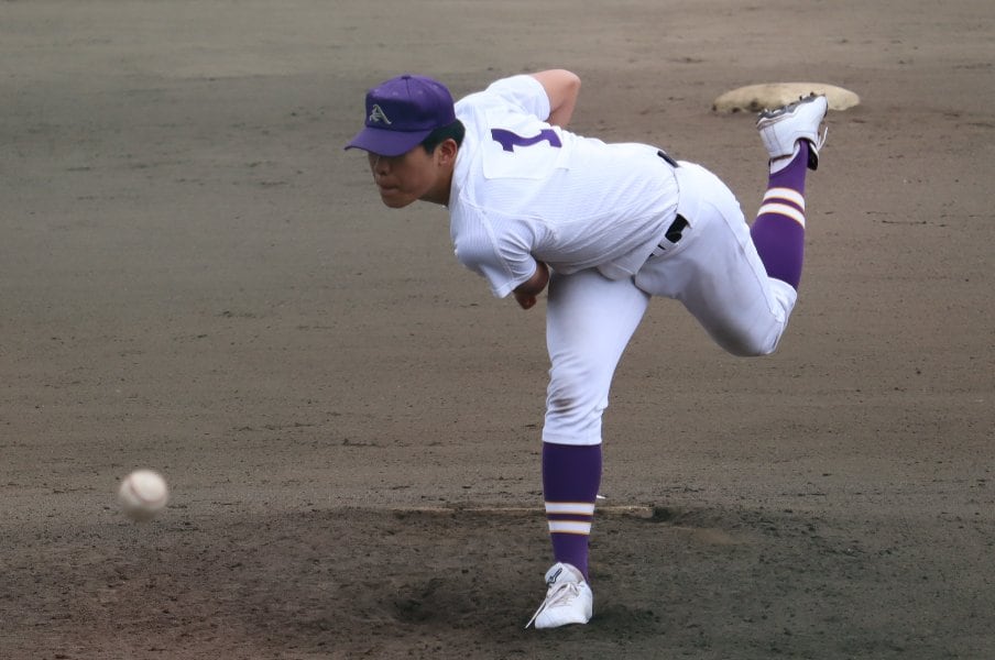 見逃したコース、スイングの軌道や球種での反応などを冷静に見極める。小関は“打者をよく観察する投手”だ　©Genki Taguchi