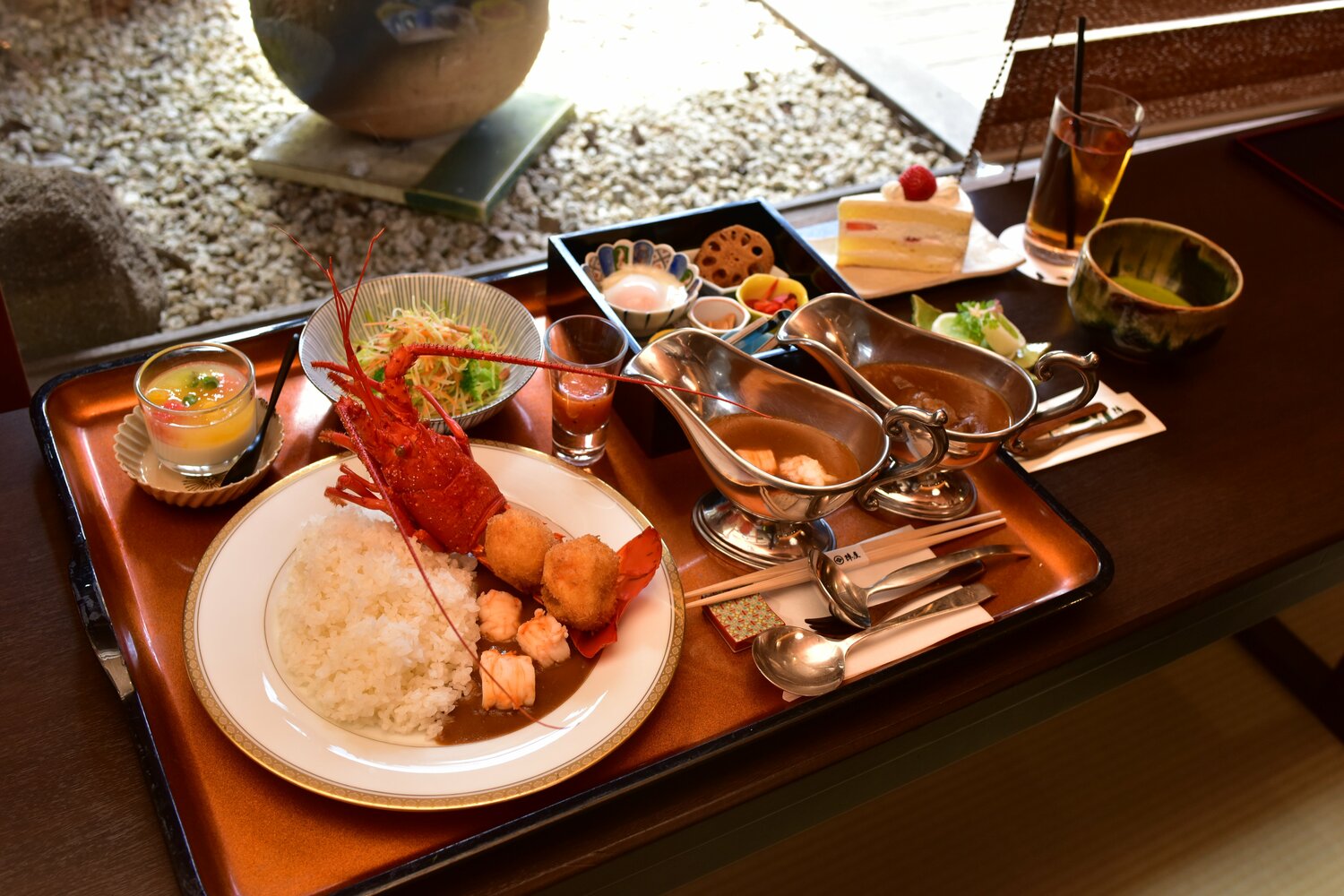 名物の陣屋カレー ©日本将棋連盟