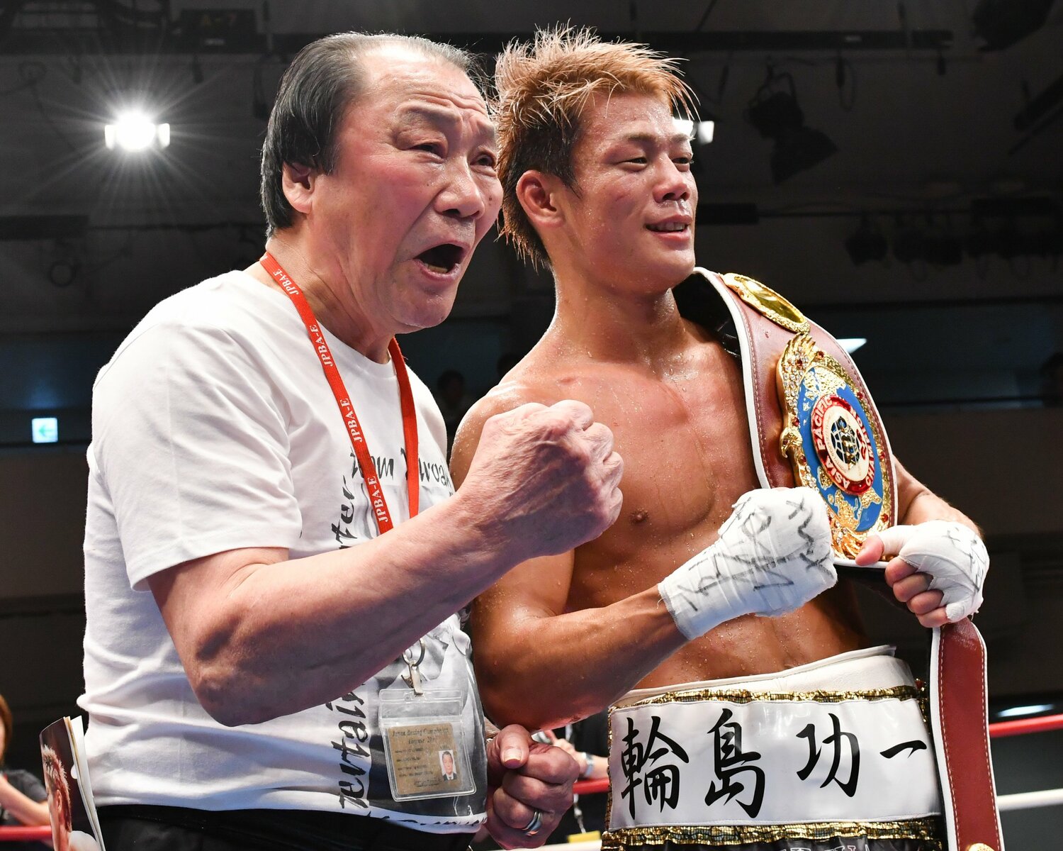 恩師の輪島功一と ©Hiroaki Yamaguchi/AFLO