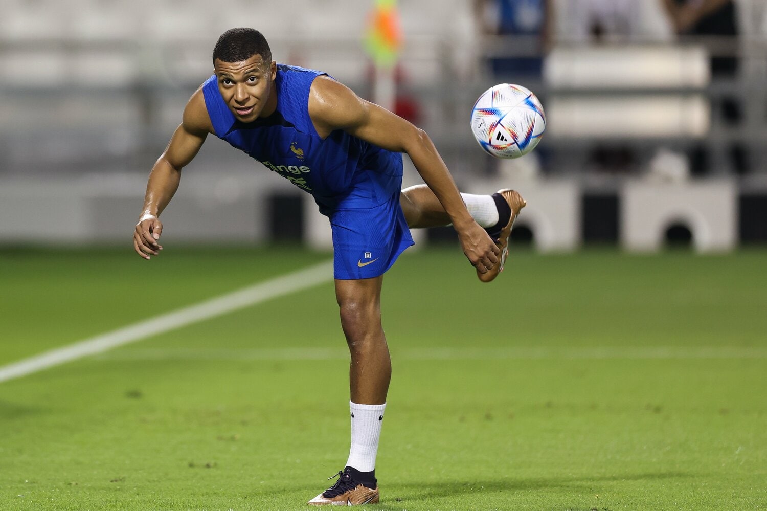 11月17日の練習日に軽快な動きを披露したムバッペ　©Getty Images