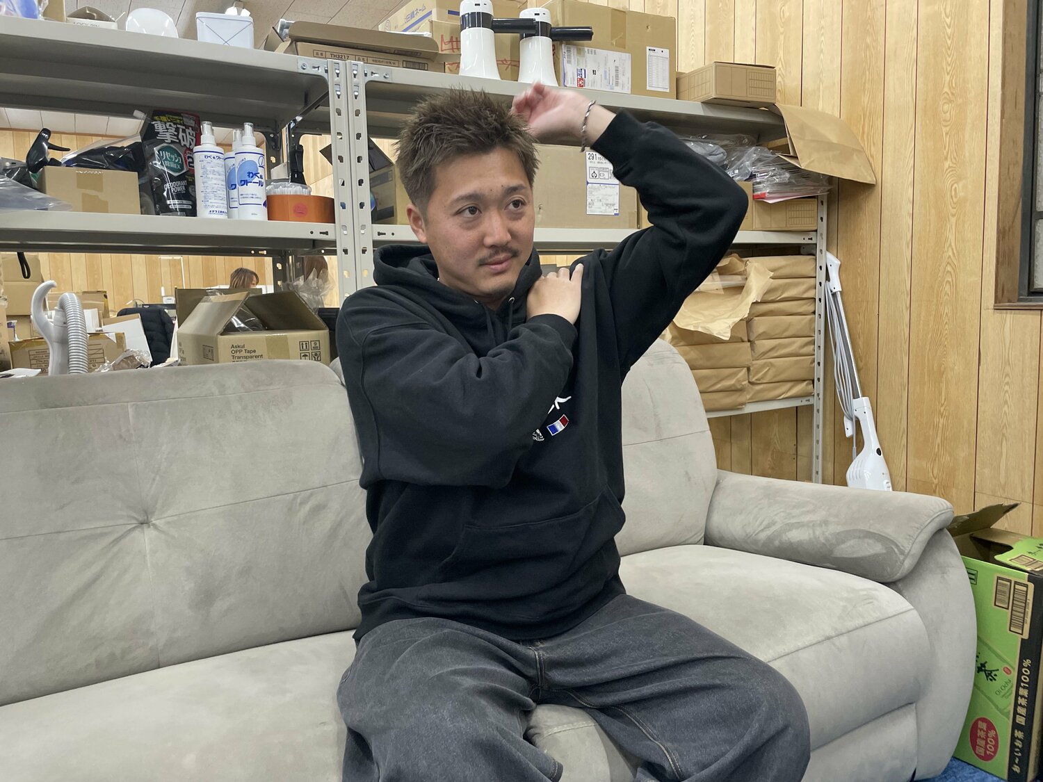 今も野球と触れ合う時間は多いが、左肩にはずっと痛みが残っている