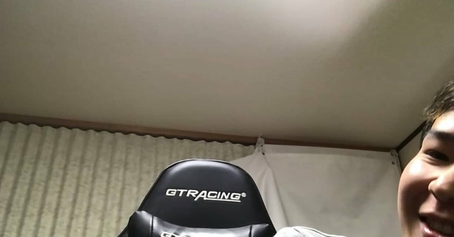 騒動の発端となったゲーミングチェアを現在も使用