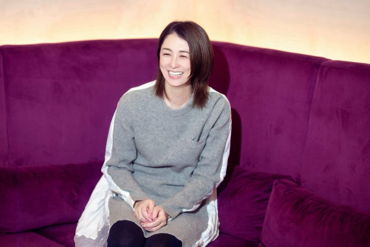 インタビューに答える菅山かおる　©Takuya Sugiyama