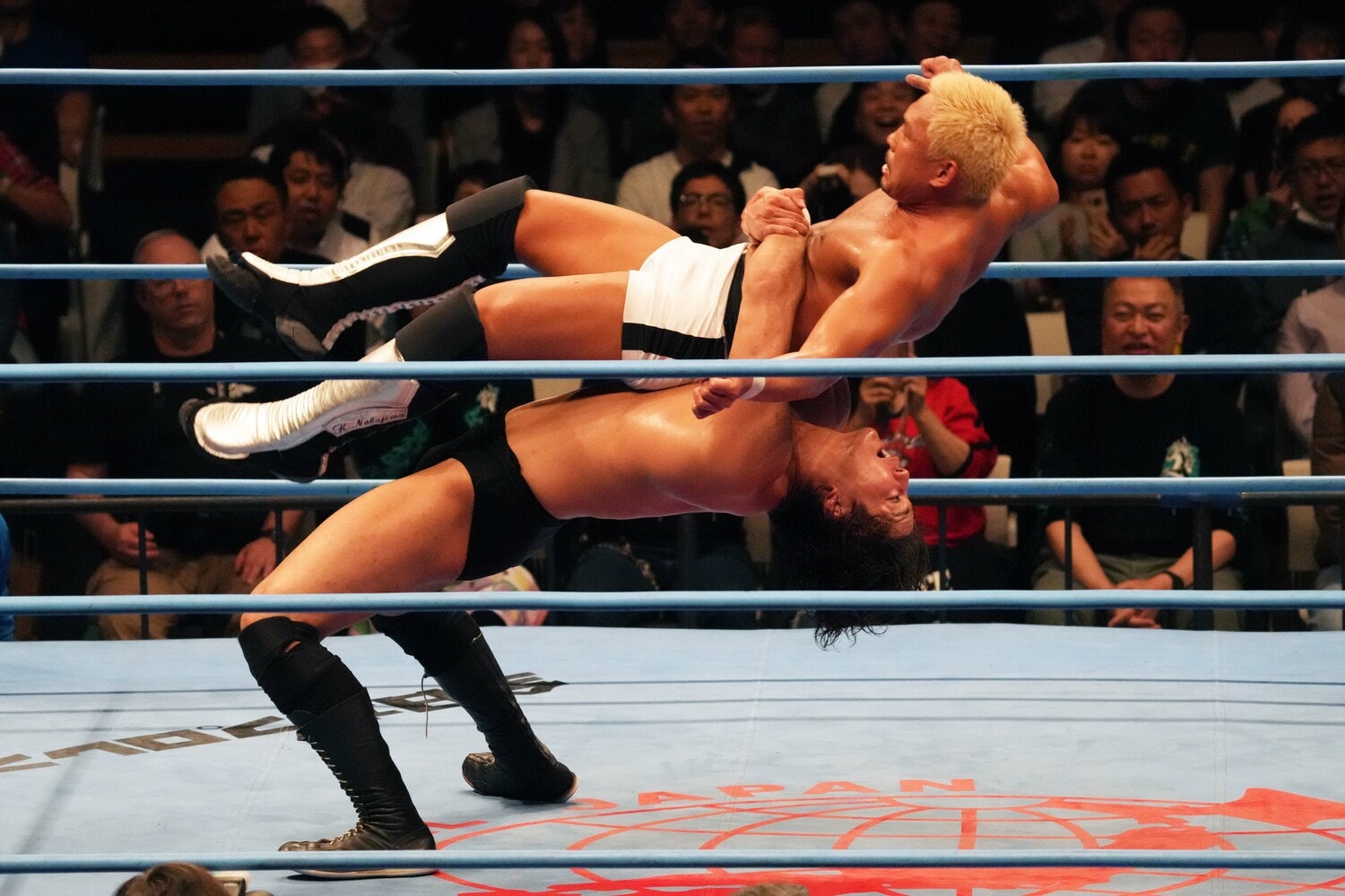 安齊勇馬はジャーマンスープレックスホールドで中嶋勝彦をフォールした　©Essei Hara