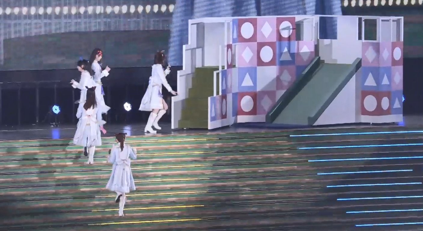 黄金世代の面々はすべり台にも挑戦　© Cygames, Inc.