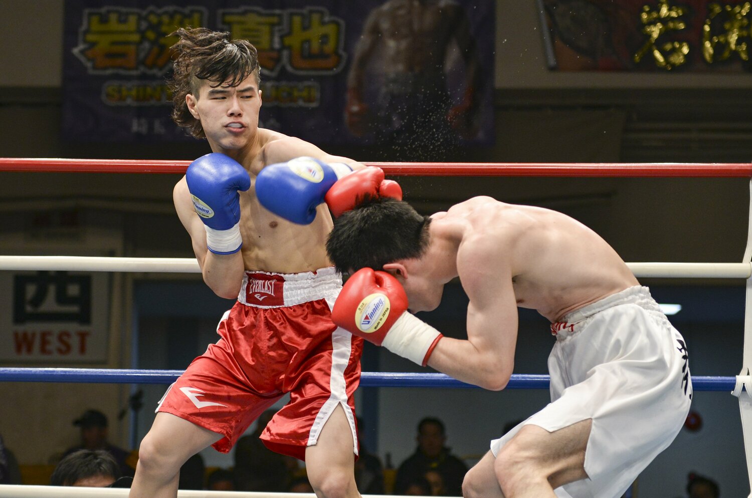 2013年4月、後楽園ホールのリングで戦うキム・イェジュン　©Hiroaki Finito Yamaguchi/AFLO