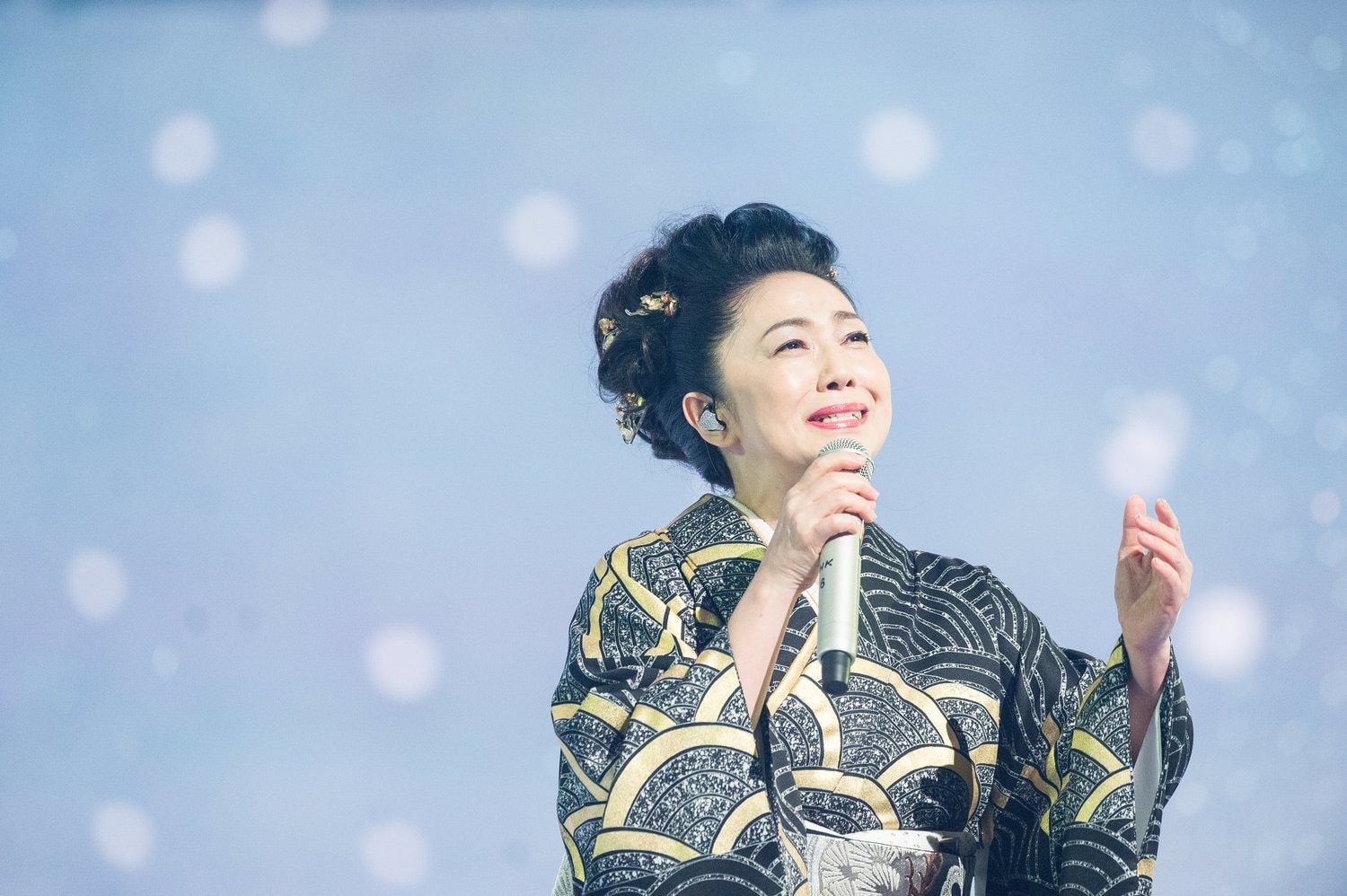 今年で43回目の出場となる石川さゆり。「天城越え」と「津軽海峡・冬景色」を交互に歌っている。昨年は「津軽海峡・冬景色」だった　©BUNGEISHUNJU