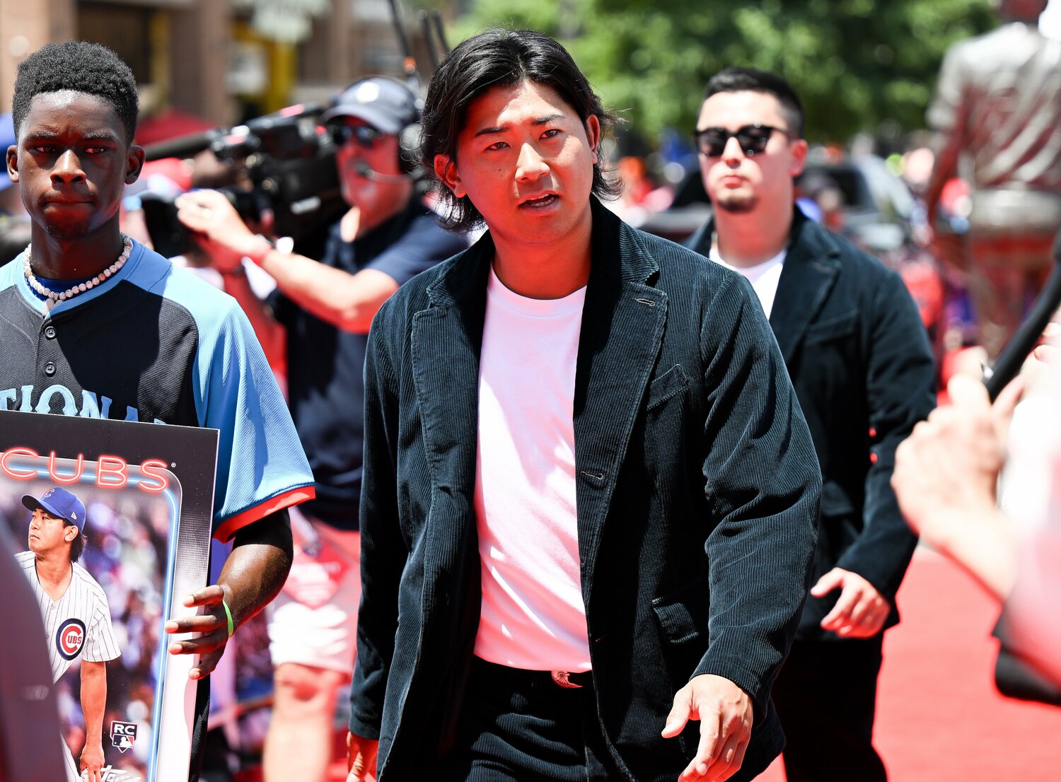 なんとコーデュロイのジャケットで登場した今永昇太　©Getty Images