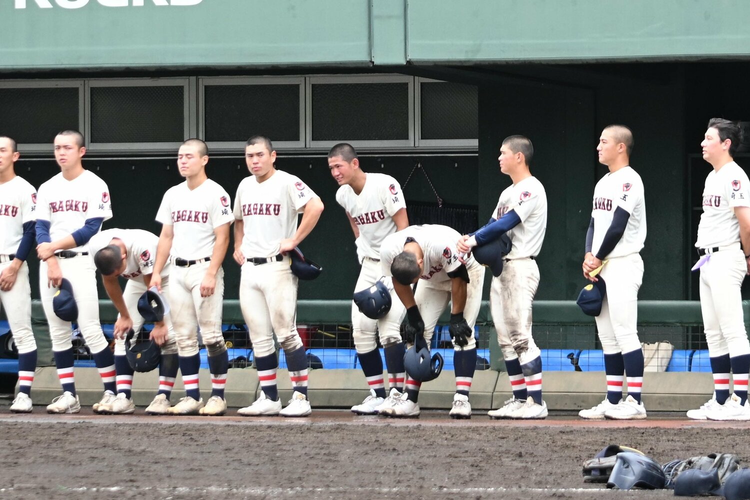 埼玉大会3回戦でまさかの敗退…呆然とする浦和学院ナイン ©Asahi Shimbun