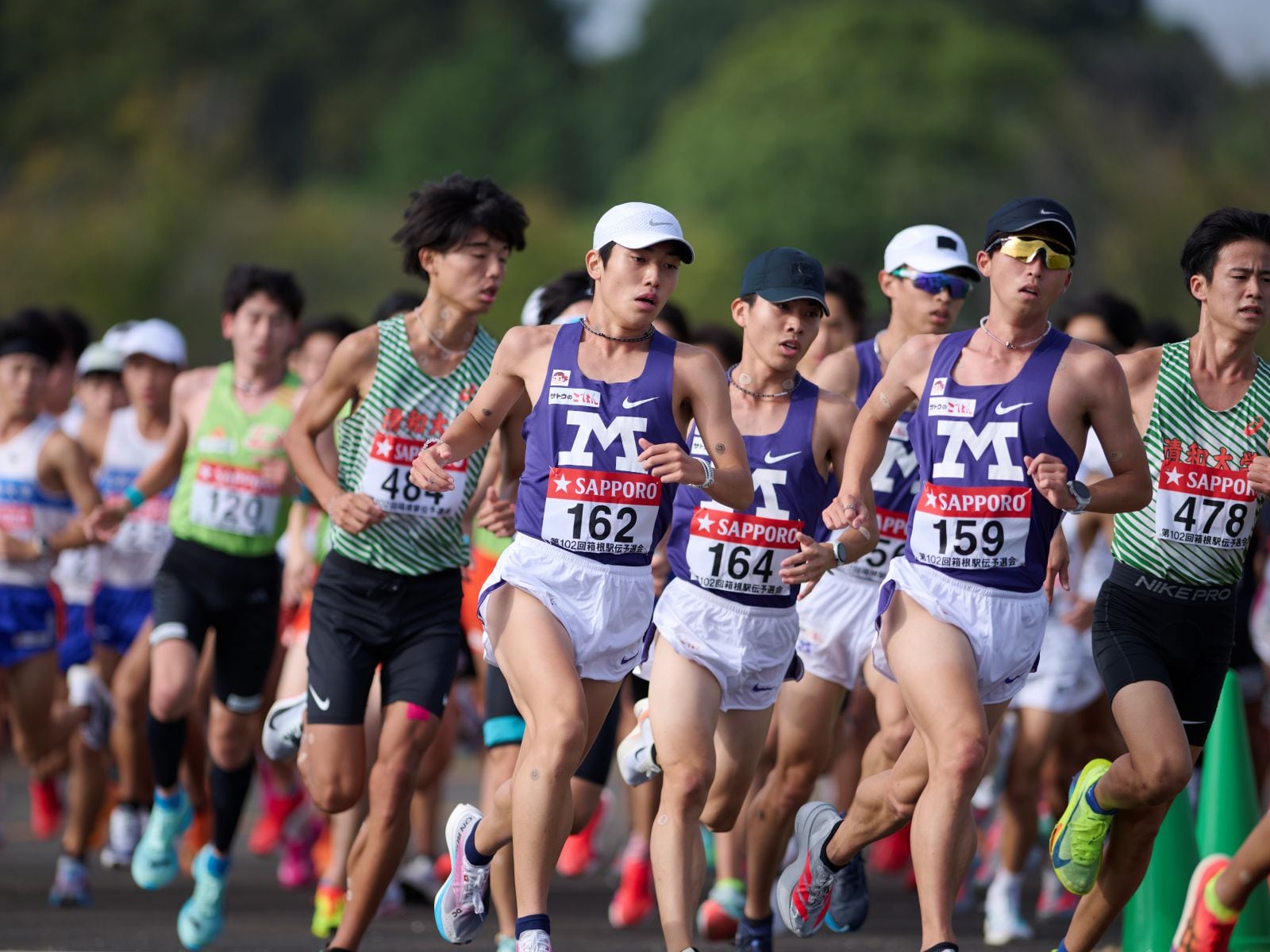 新チームのキャプテンに就任した大湊（162番）　photograph by Yuki Suenaga