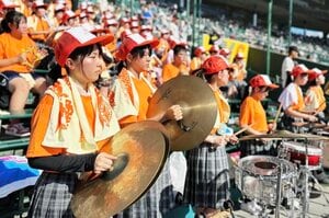 【NEW】甲子園アルプス応援「シンバルで目玉焼きが作れる」やけど級の熱さ…現地記者が驚いた“その手があったか”の暑さ対策とは？「空調服が好評」