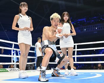 「ボクサーとして格が上がった」那須川天心、会心の3回TKO劇…元世界王者・飯田覚士がうなった“驚異のスピード”とは？「十分世界を狙える」＜Number Web＞ photograph by Hiroaki Yamaguchi