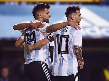 メッシに脅迫で試合中止、主力離脱。アルゼンチンは混乱を越えてW杯へ。＜Number Web＞ photograph by Getty Images