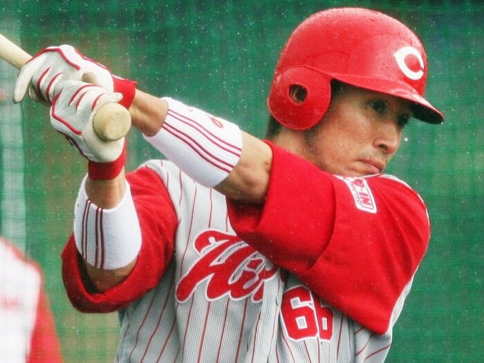 「俺は捨てられるのに、何わろてんねん！」横浜→広島トレード通告に木村昇吾は心で叫んだ…それでも「一生懸命な姿を見ていてくれたんだ、と」＜Number Web＞ photograph by JIJI PRESS