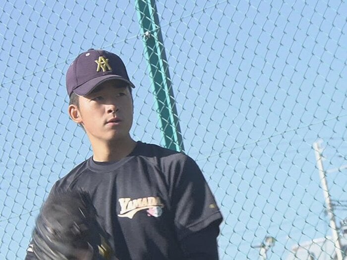 青森山田・堀田賢慎の剛球を受けた。直球の回転音が美しいドラフト候補。＜Number Web＞ photograph by Masahiko Abe
