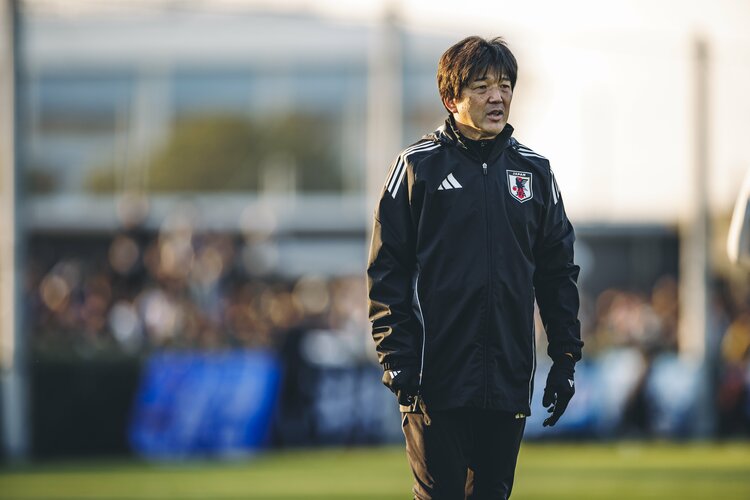 名波浩コーチは日本代表で何を教えているの？」最速W杯決定の“縁の下の