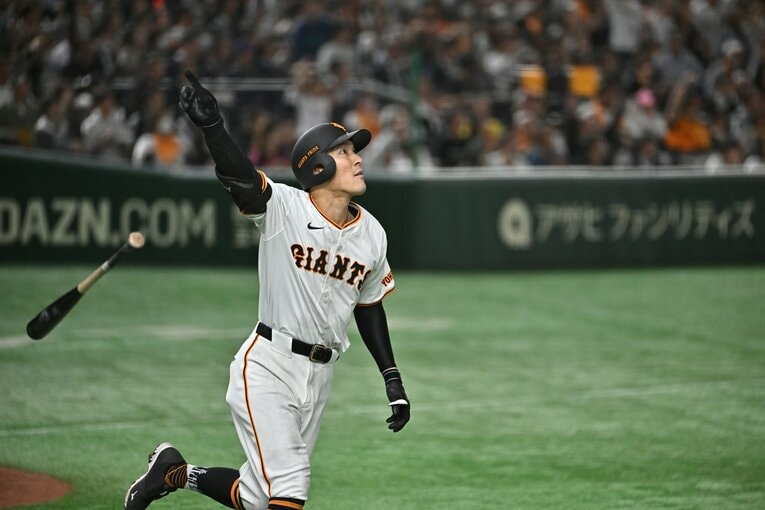 満身創痍の身体ながら今季の開幕戦では値千金の2ランを放つなど活躍し、お立ち台にも上ったがその後膝を負傷。今季限りでの引退を発表した　©︎Hideki Sugiyama