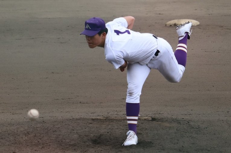 見逃したコース、スイングの軌道や球種での反応などを冷静に見極める。小関は“打者をよく観察する投手”だ　©Genki Taguchi