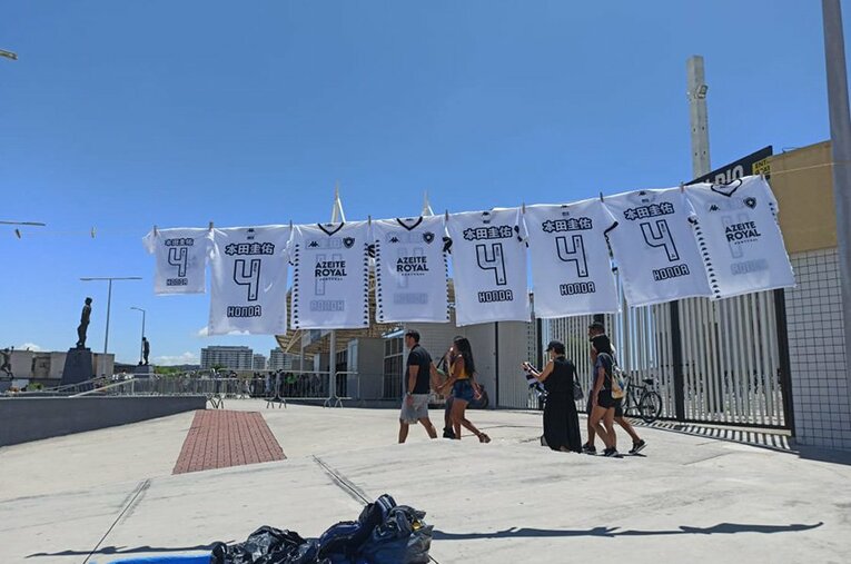 本田圭佑「見たことがない光景」ボタフォゴの熱烈歓迎、2つの理由。(14) ／ photograph by Hiroaki Sawada