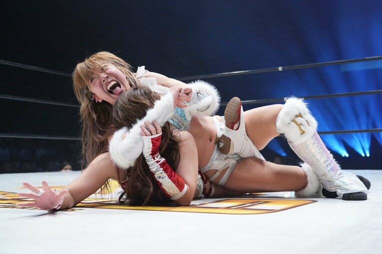 青野未来をSTFに捕えた桜井麻衣　©Essei Hara