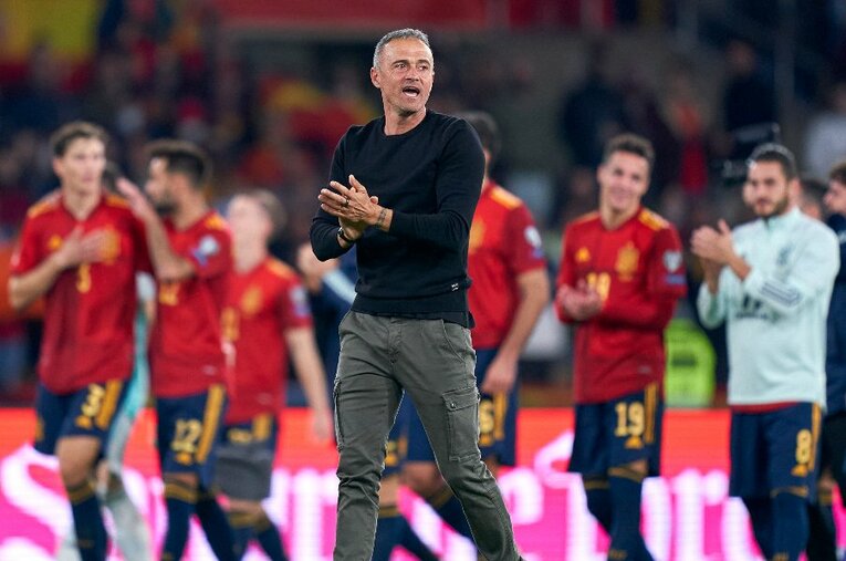 スペイン代表のルイス・エンリケ監督。ドイツ代表のハンジ・フリック監督と同様に、チャンピオンズリーグでの優勝経験を持つ名将だ ／ photograph by Getty Images