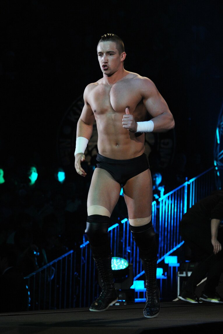 ヤングライオンらしく走って入場するジェイ・ホワイト