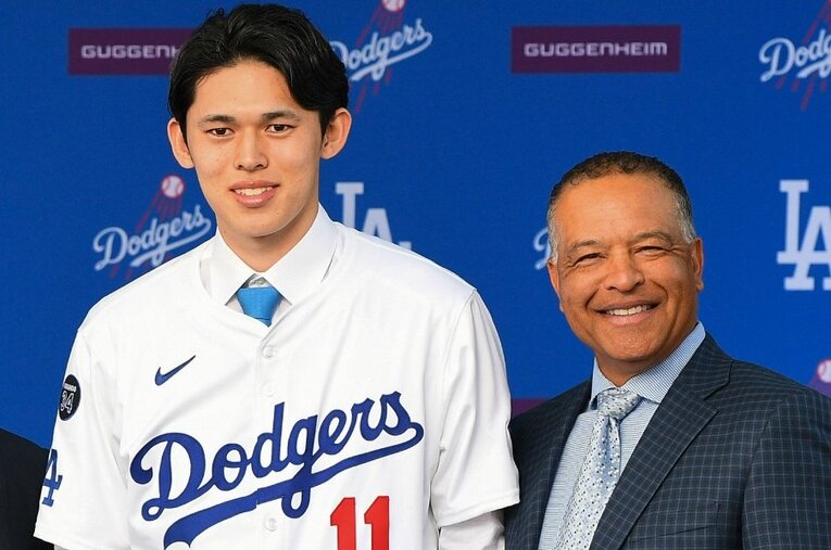 ドジャース佐々木朗希とデイブ・ロバーツ監督 ／ photograph by Getty Images