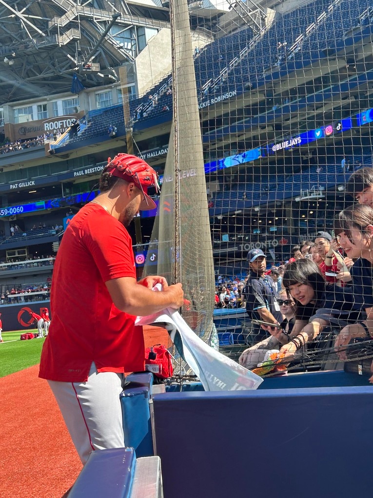 トロントの日本人ファンに大人気のエステベス　©Naoyuki Yanagihara