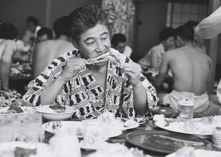 遠征先の旅館で（4/5）…阪急時代の西本幸雄監督　 ©BUNGEISHUNJU