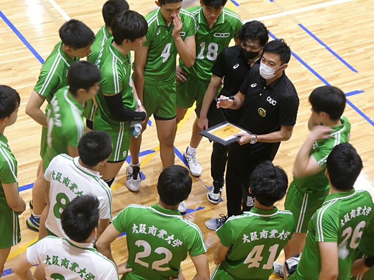 大商大監督として初采配を振るった酒井　©︎Noriko Yonemushi