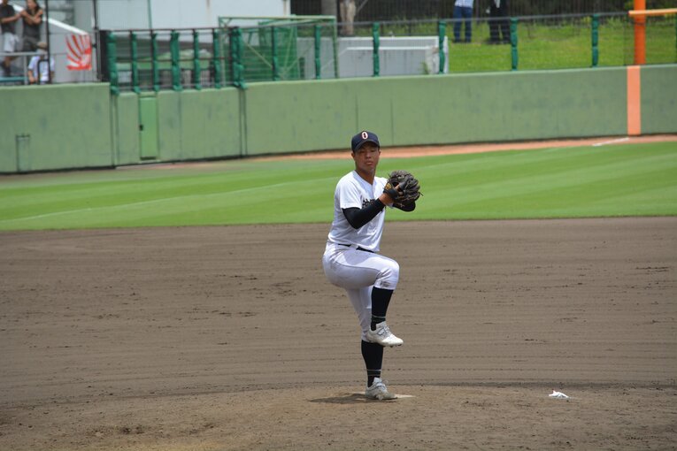 末吉良丞の投球フォーム（2枚目／全6枚） ©Takarin Matsunaga