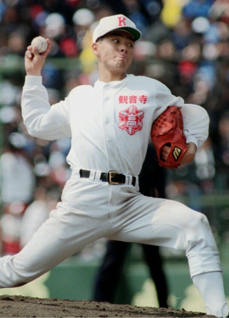 東海大相模を相手に力投する久保投手　©KYODO