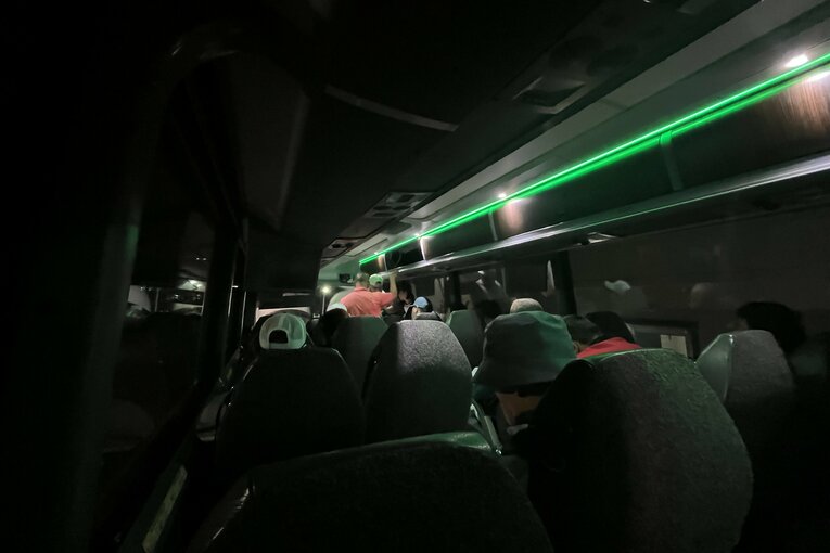 モンテレイへの夜行バスの車内　©Masashi Hara