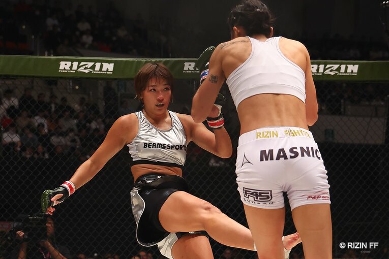 RENAvsシン・ユリ　©RIZIN FF