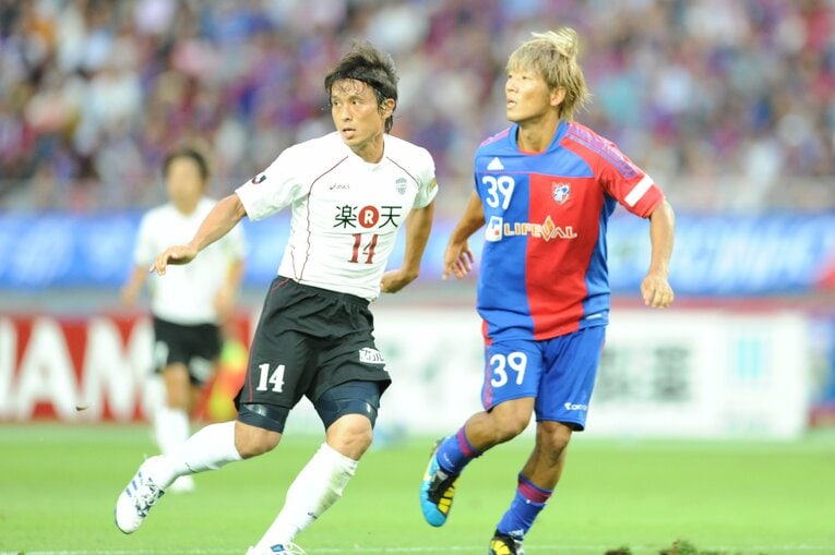 ガンバ大阪、コンサドーレ札幌、東京ヴェルディ、横浜FC、FC東京、横浜F・マリノス、京都サンガ、モンテディオ山形、栃木SC…Jリーグだけで9クラブに所属した。写真は2010年のFC東京時代　©BUNGEISHUNJU