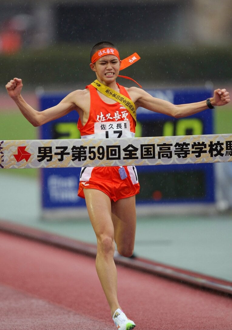 【高校駅伝発掘写真】写真は2008年の全国高校駅伝。ゴールする佐久長聖（長野）アンカーの大迫傑　©JIJI PRESS