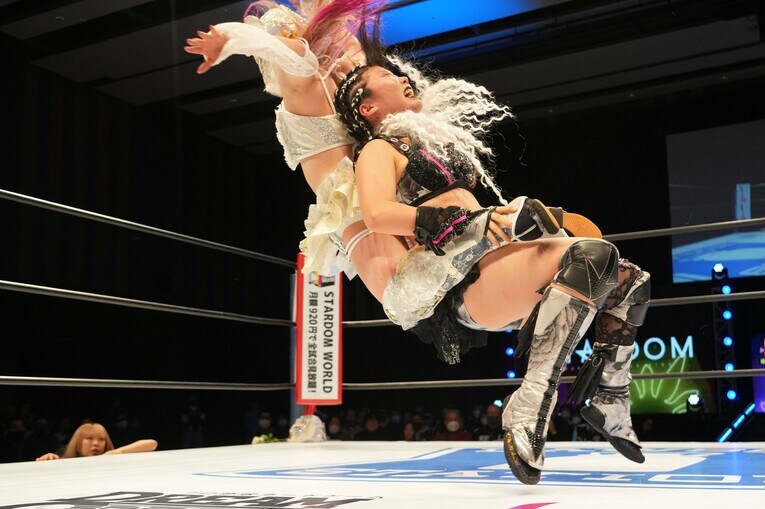 スターライト・キッドをゴリーボムに持っていく吏南　©Essei Hara