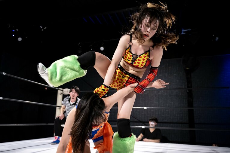 「ぶりっ子キャラだし、なにこの子って（笑）」慶應大、異例の“学生アイドルレスラー”はいかに生まれたか？ 無村架純が引退後に明かした本音(10)