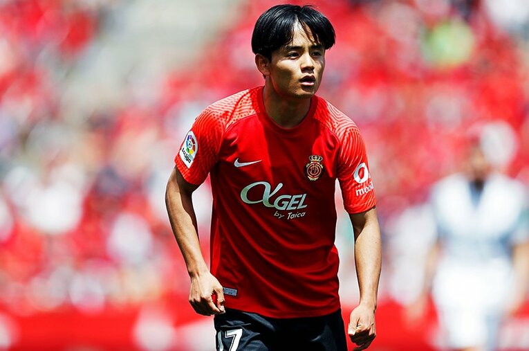 グラナダ戦の久保建英。試合最初の決定機を含めて得点の匂いは漂っていたのだが ／ photograph by Daisuke Nakashima