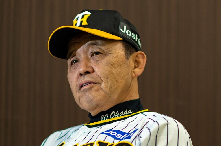 阪神監督時代の岡田彰布（2023年）。CSを勝ち抜いて日本一になった経験を踏まえつつ、現行の制度に疑問を投げかけた ／ photograph by Takuya Sugiyama
