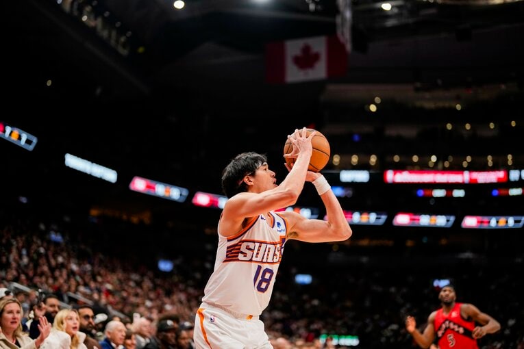 サンズでもプレーした渡邊　©︎Andrew Lahodynskyj/Getty Images