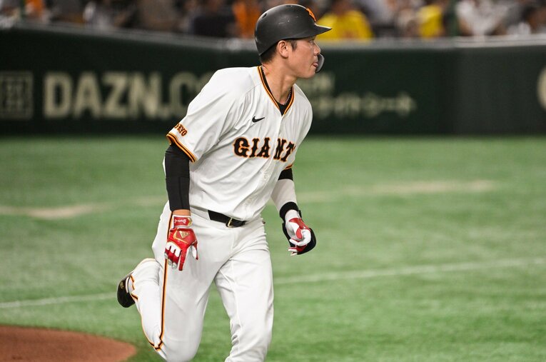 3000安打も射程と思われた坂本だが、ここにきて安打数がペースダウンしている　©Nanae Suzuki