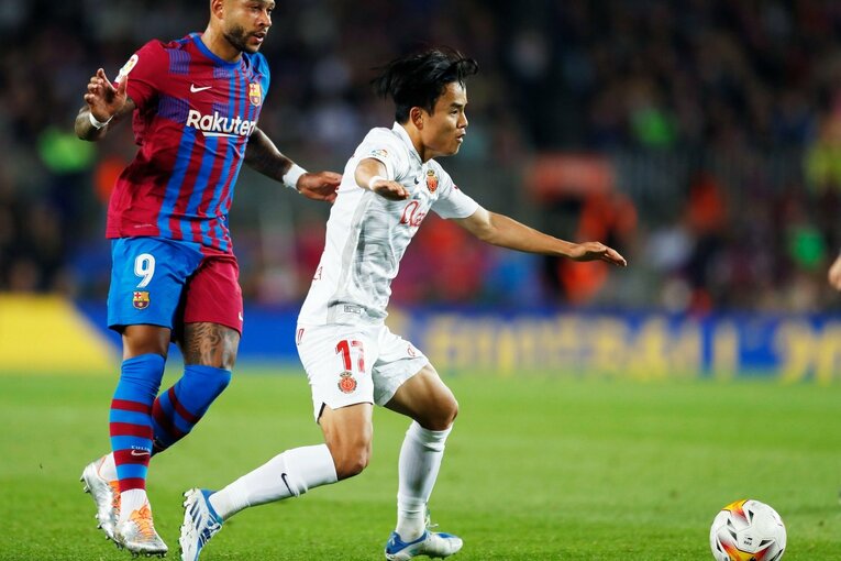 久保建英は「バルサ下部組織の旧友」と何を話したのだろうか… カンプノウで撮った才能の一端と敗戦の悔しさ〈撮影者の視点〉(39)