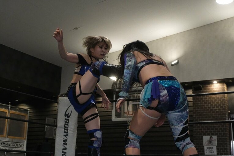 「他では見られない安納サオリだった」人気女子レスラー“3試合出ずっぱり”の凱旋興行に密着「体重が4kg減って…そりゃそうですよね」(84)