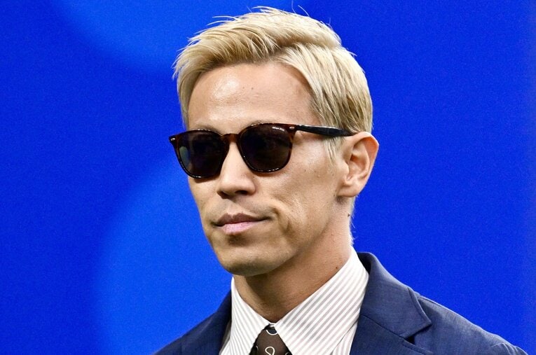 W杯テレビ中継解説が大きな話題の本田圭佑。キックオフ前の振る舞いも「本田さんらしさ」サク烈だった ／ photograph by MATSUO/AFLO