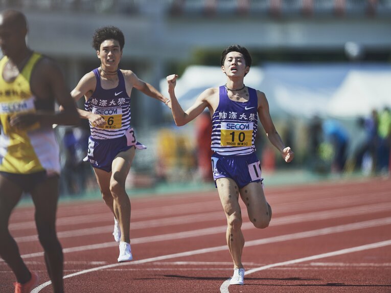 駒大の唐澤（右）は日本選手権でも好記録を叩き出した鈴木に競り勝った
